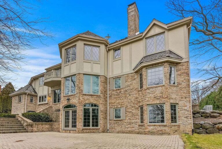 Discover the Tranquil Serenity of Lakeside Living in this 4.495M