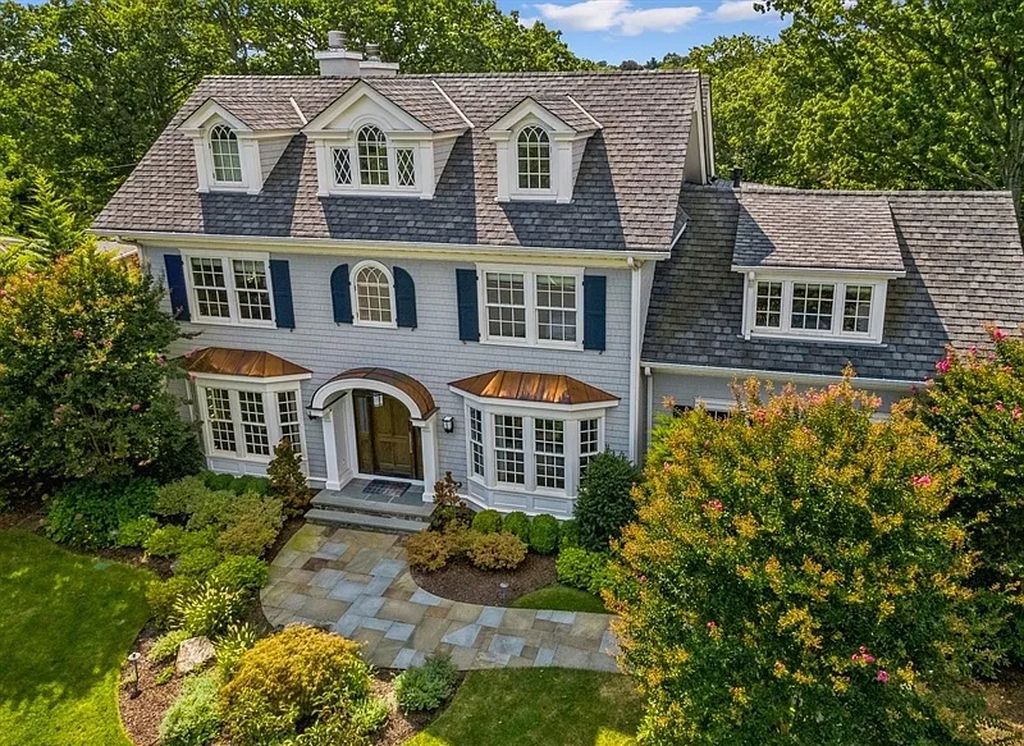 The Estate in Montclair Twp. is a luxurious home commanding stunning and picturesque panoramic views of the park now available for sale. This home located at 30 Club Rd, Montclair Twp., New Jersey; offering 06 bedrooms and 07 bathrooms with 6,500 square feet of living spaces. 