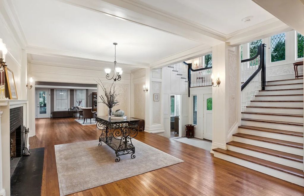 The Home in Highland Park is recently renovated to include a mix of authenticity and modern amenities, now available for sale. This home located at 80 Laurel Ave, Highland Park, Illinois