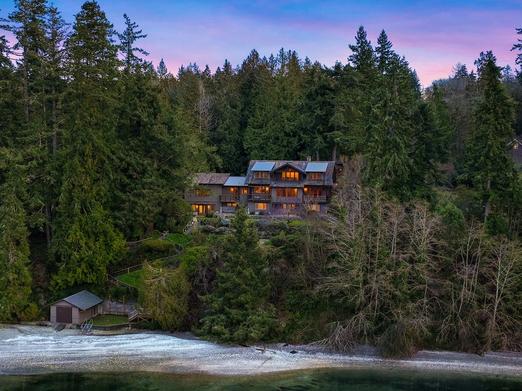 The Home in Bainbridge Island is an exceptional custom estate with 2 homes on a combined acre including 139’ of spectacular water frontage, now available for sale. This home located at 17253 & 17204 Agate Street NE, Bainbridge Island, Washington