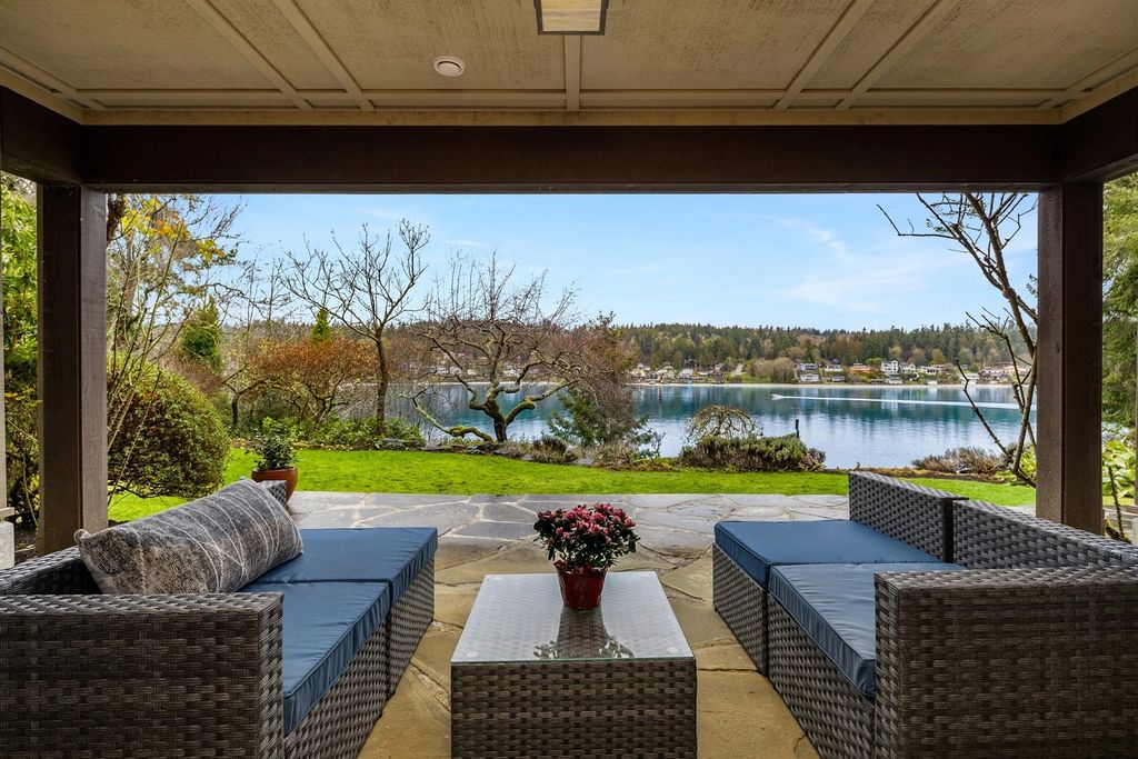 The Home in Bainbridge Island is an exceptional custom estate with 2 homes on a combined acre including 139’ of spectacular water frontage, now available for sale. This home located at 17253 & 17204 Agate Street NE, Bainbridge Island, Washington