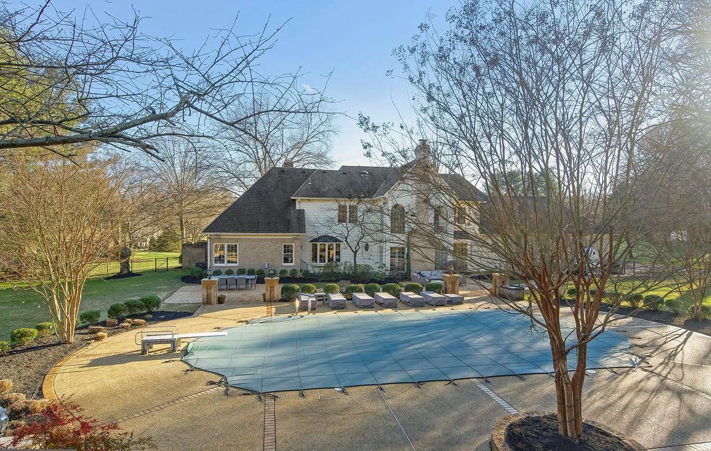 The Estate in Potomac is a luxurious home offering a country club setting now available for sale. This home located at 8908 Hunt Valley Ct, Potomac, Maryland; offering 05 bedrooms and 06 bathrooms with 7,118 square feet of living spaces. 