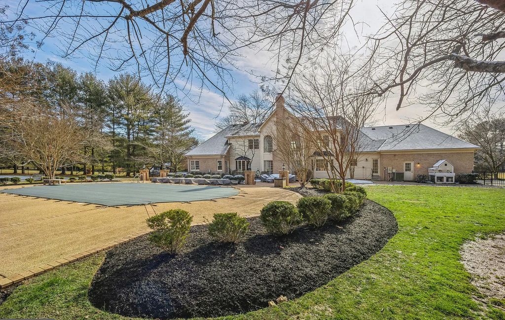 The Estate in Potomac is a luxurious home offering a country club setting now available for sale. This home located at 8908 Hunt Valley Ct, Potomac, Maryland; offering 05 bedrooms and 06 bathrooms with 7,118 square feet of living spaces. 