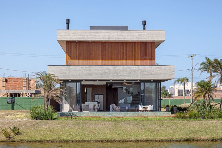 House FC, Elegant Beach House in Brazil by Vitório Ecker Arquitetura