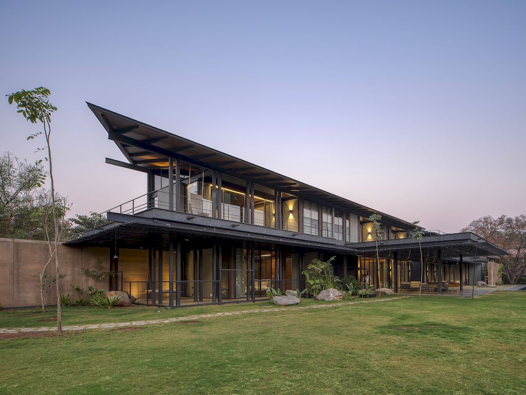 Lake Shore House on beautiful Lakeshore site by Spasm Design Architects