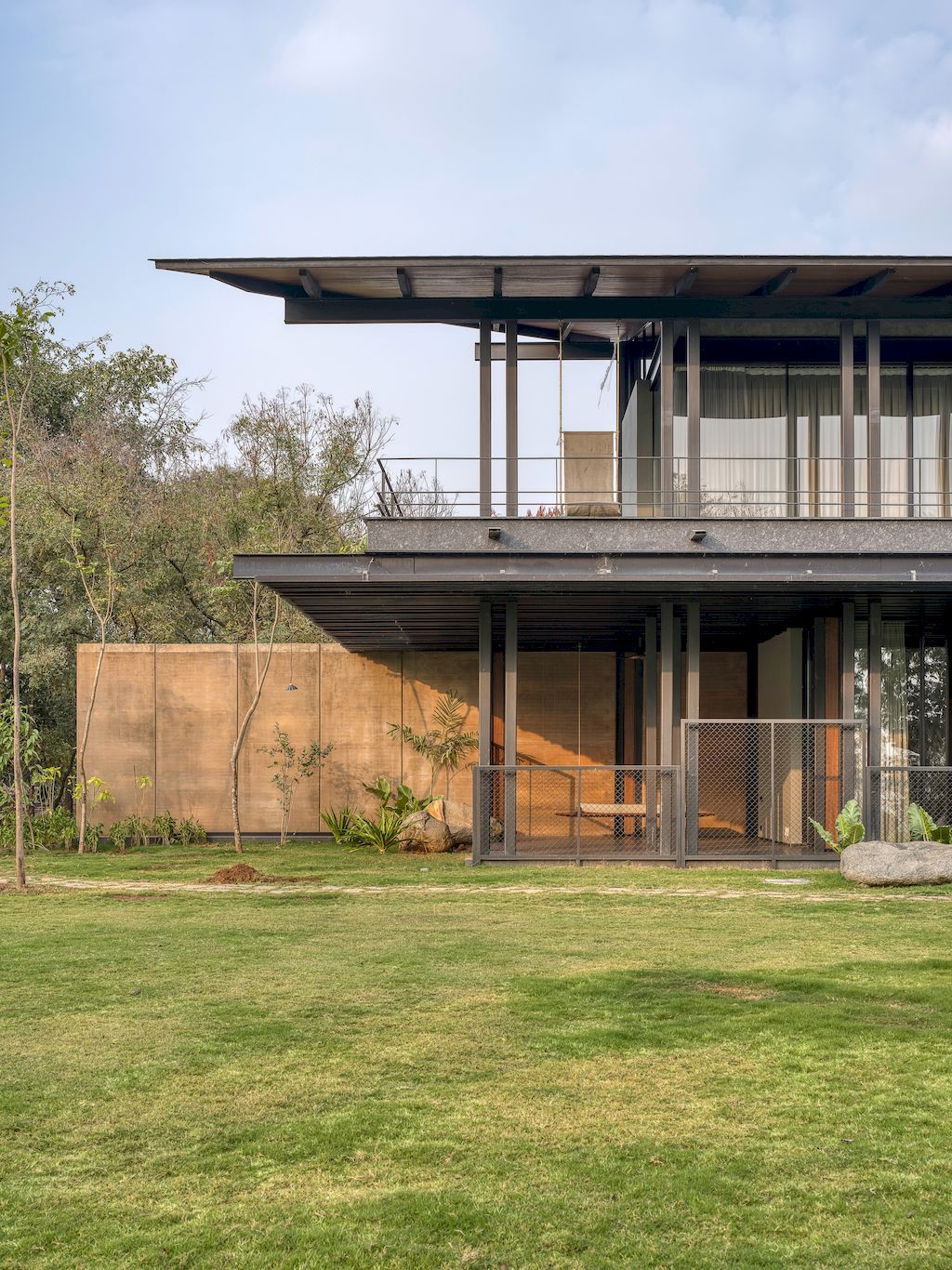 Lake Shore House on beautiful Lakeshore site by Spasm Design Architects