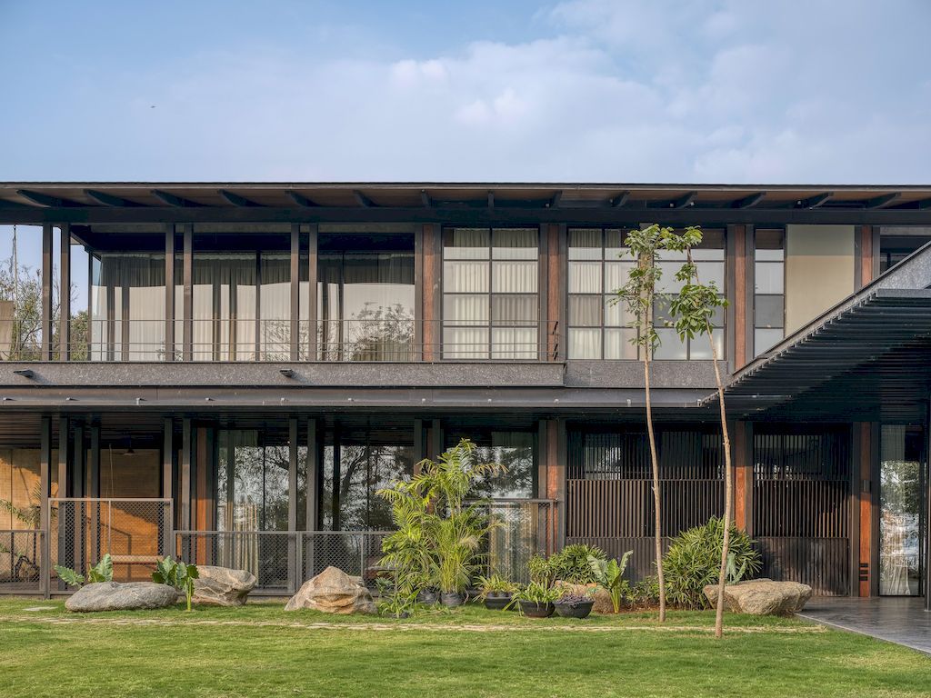 Lake Shore House on beautiful Lakeshore site by Spasm Design Architects