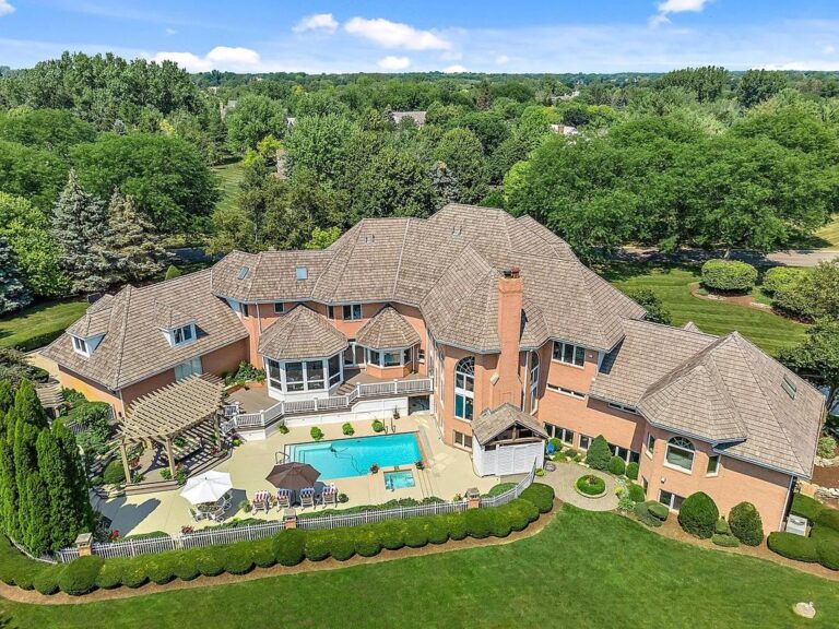 Listing for $2.399M, This House Redefines Luxury Estates with Sophisticated All Brick Architecture in South Barrington, IL