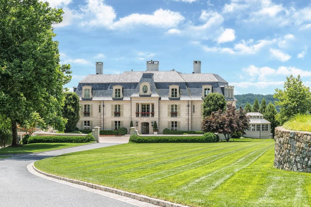 The Mansion in Rockville is a collaboration between renowned architect, John Ike, designer, Geoffrey Bradfield, and Horizon Builders, now available for sale. This home located at 11900 River Rd, Rockville, Maryland
