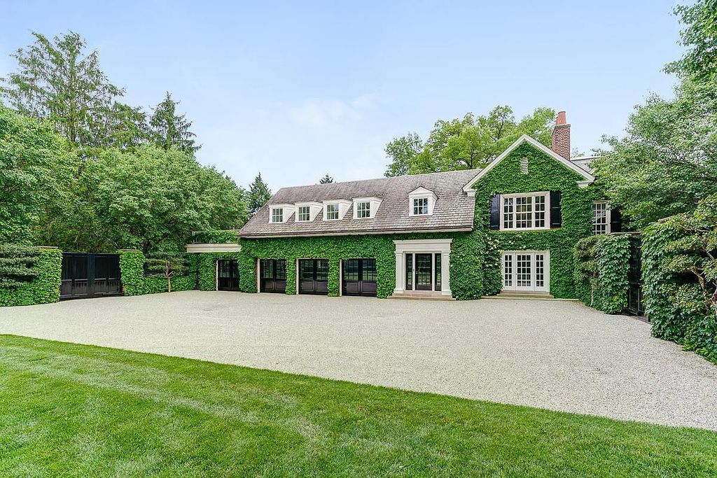 The Estate in Columbus is a luxurious home situated on top of a hill with phenomenally landscaped gardens and lawns now available for sale. This home located at 212 Park Dr, Columbus, Ohio; offering 05 bedrooms and 08 bathrooms with 11,134 square feet of living spaces.