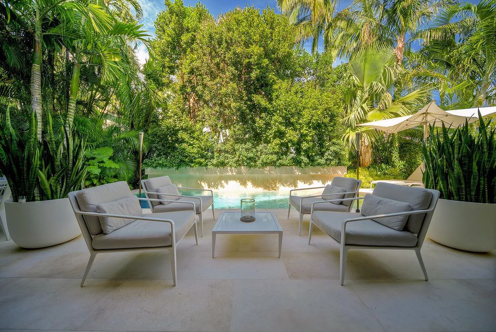 1025 Von Phister Street, Key West, Florida, is located in a sought-after neighborhood offering a tranquil escape. Both in the front and back yards, it is surrounded by lush tropical gardens.