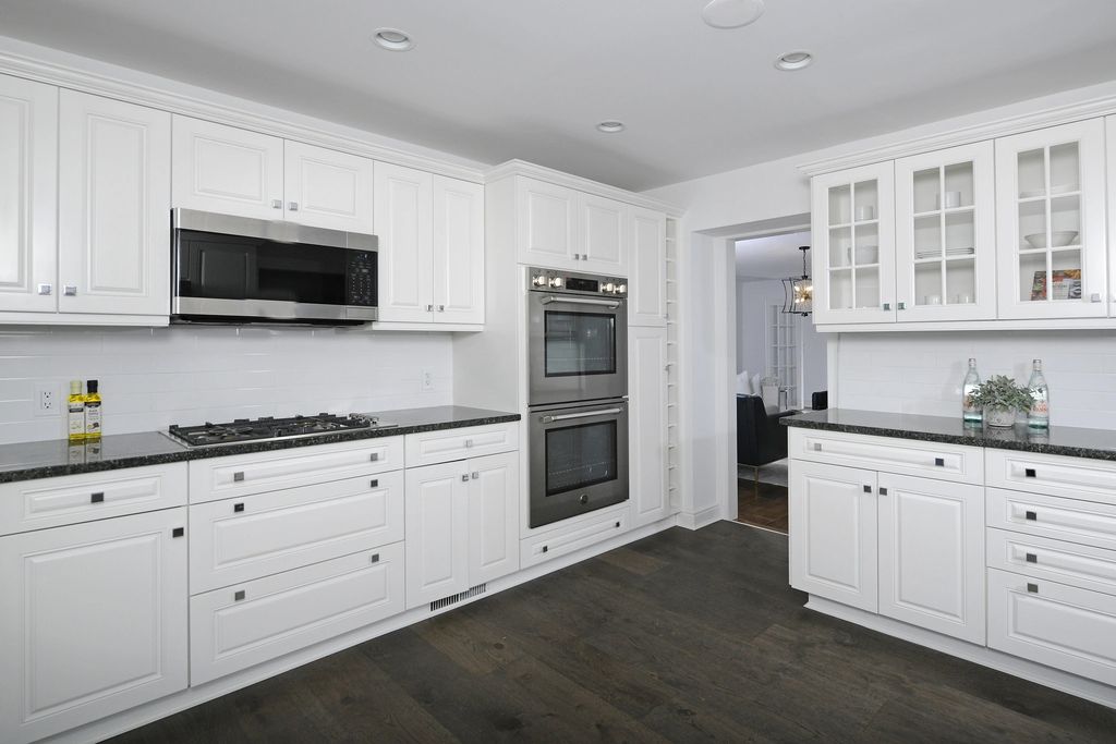The House in Greenwich has been recently renovated to include new appliances, new hardwood flooring, landscaping, and more, now available for sale. This home located at 20 W Brother Dr, Greenwich, Connecticut