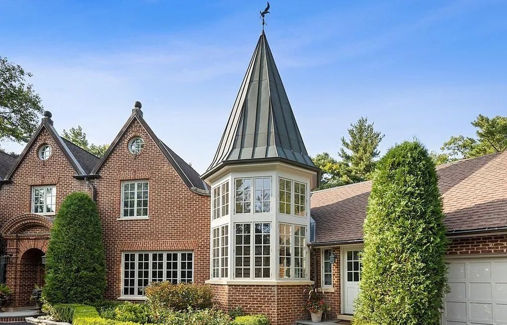 The Manor in Winnetka is built to withstand the test of time & beautifully enhanced by notable architects Liederbach & Graham, now available for sale. This home located at 45 Indian Hill Rd, Winnetka, Illinois
