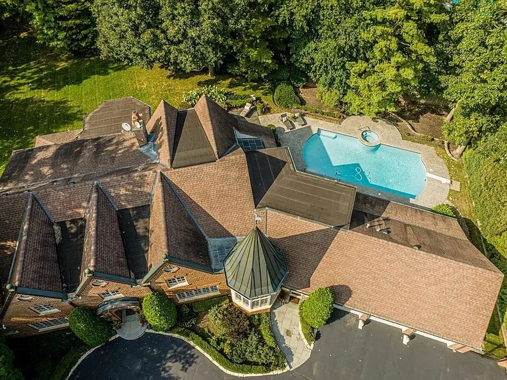 The Manor in Winnetka is built to withstand the test of time & beautifully enhanced by notable architects Liederbach & Graham, now available for sale. This home located at 45 Indian Hill Rd, Winnetka, Illinois