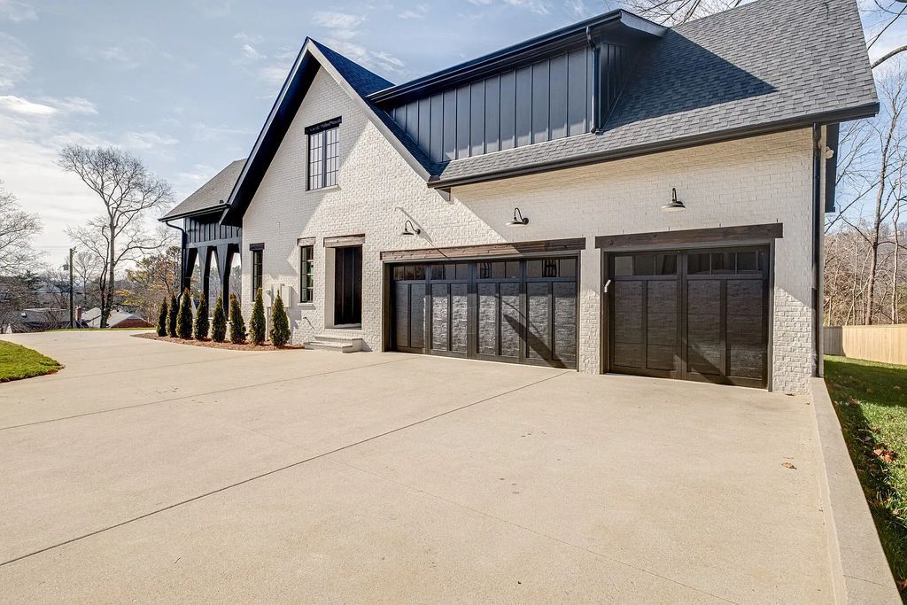 The Estate in Brentwood is a luxurious home designed by P Shea and built by Gregg Homebuilding Company now available for sale. This home located at 1144 Oman Dr, Brentwood, Tennessee; offering 05 bedrooms and 06 bathrooms with 5,740 square feet of living spaces. 