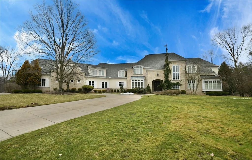 The Estate in Brecksville is a luxurious home designed for the grandeur, elegance and scale entertaining now available for sale. This home located at 7275 Canyon Point Cir, Brecksville, Ohio; offering 06 bedrooms and 08 bathrooms with 14,524 square feet of living spaces. 