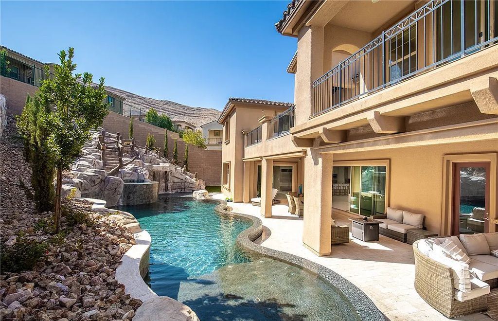 89 Olympia Chase Drive, Las Vegas, Nevada is a stunning executive home in the highly sought-after Southern Highlands Country Club Community with many designer finishes throughout for entertaining and relaxing.