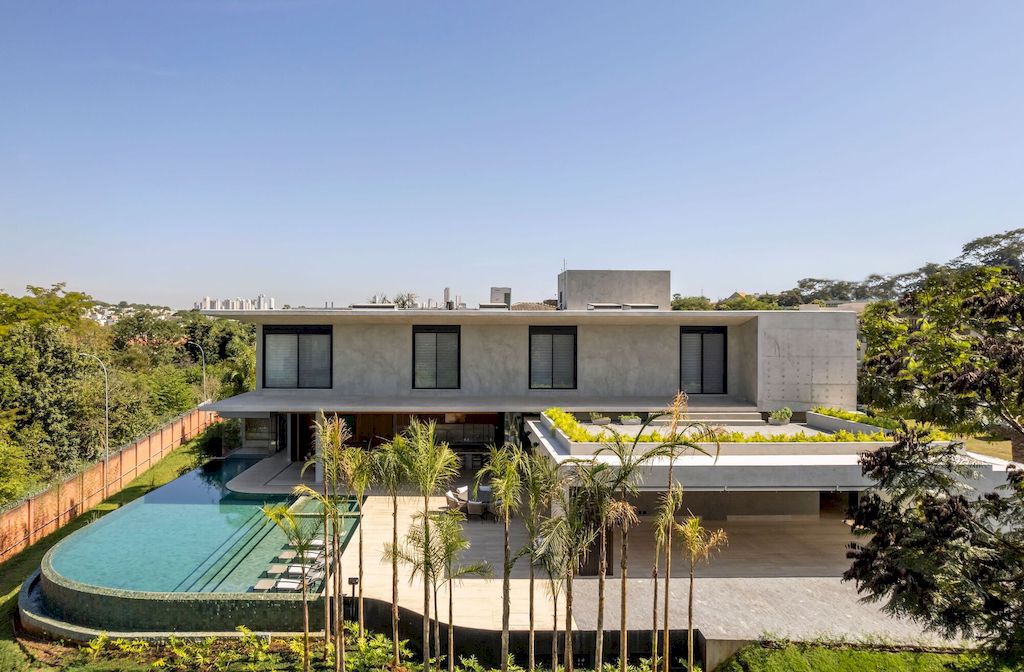 TP HOUSE, an Elegant, Simple Volumetry in Brazil by Leo Romano