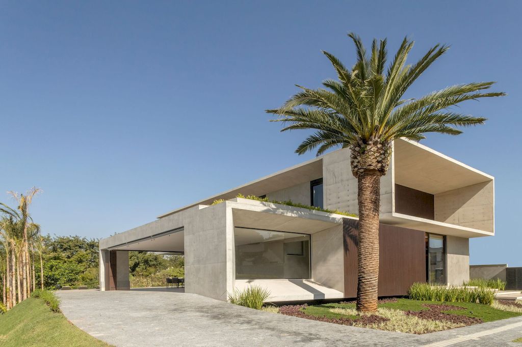 TP HOUSE, an Elegant, Simple Volumetry in Brazil by Leo Romano