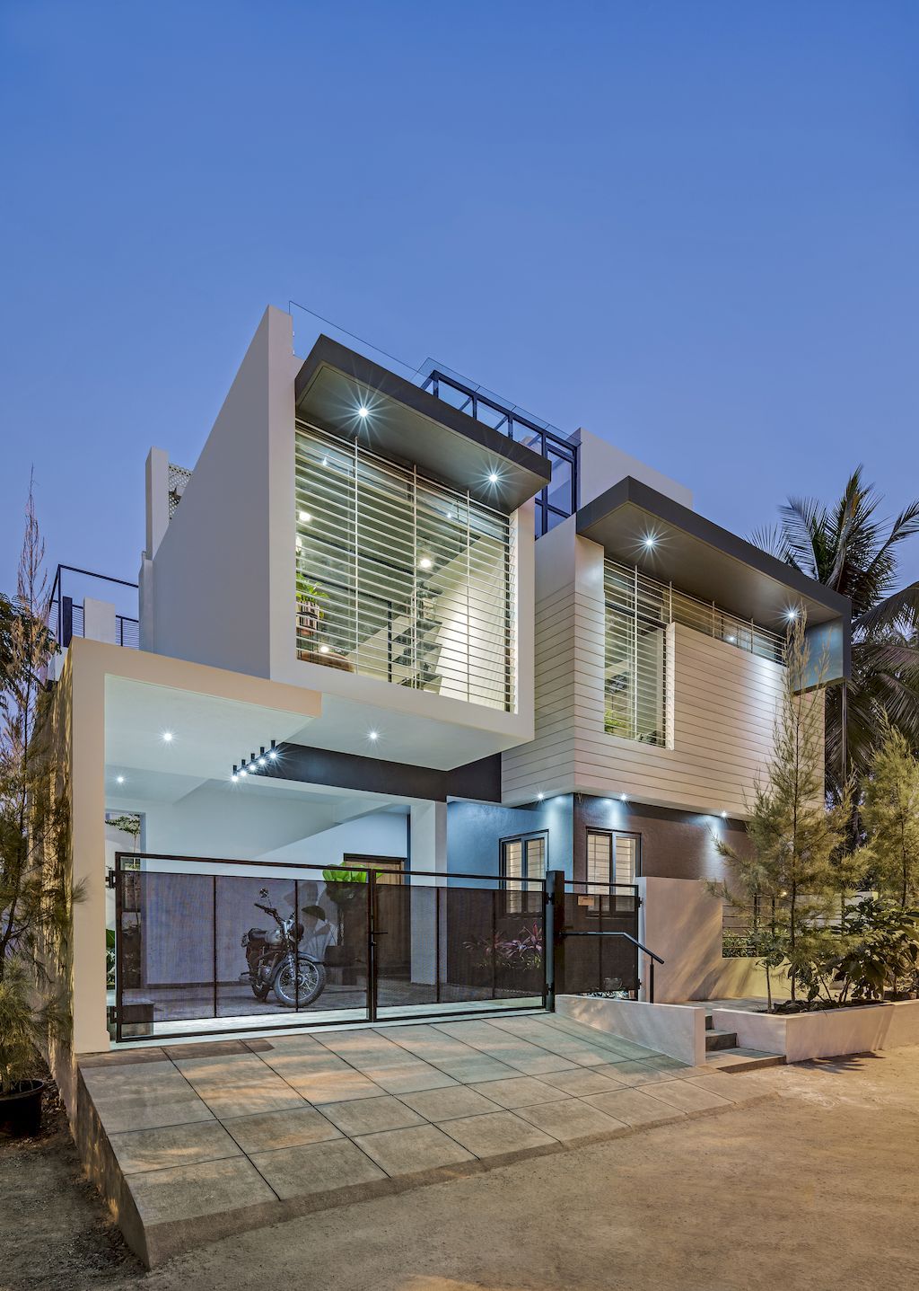 The Elemental, an Intimate 4 Bedroom Tropical Home by Ashwin Architects