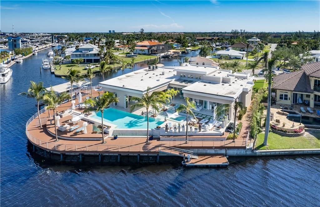 103 Montrose Drive, Fort Myers, Florida is inspired by contemporary architecture that brings ultimate lifestyle. Enjoy an expansive outdoor living area with an indoor/outdoor barbecue area.