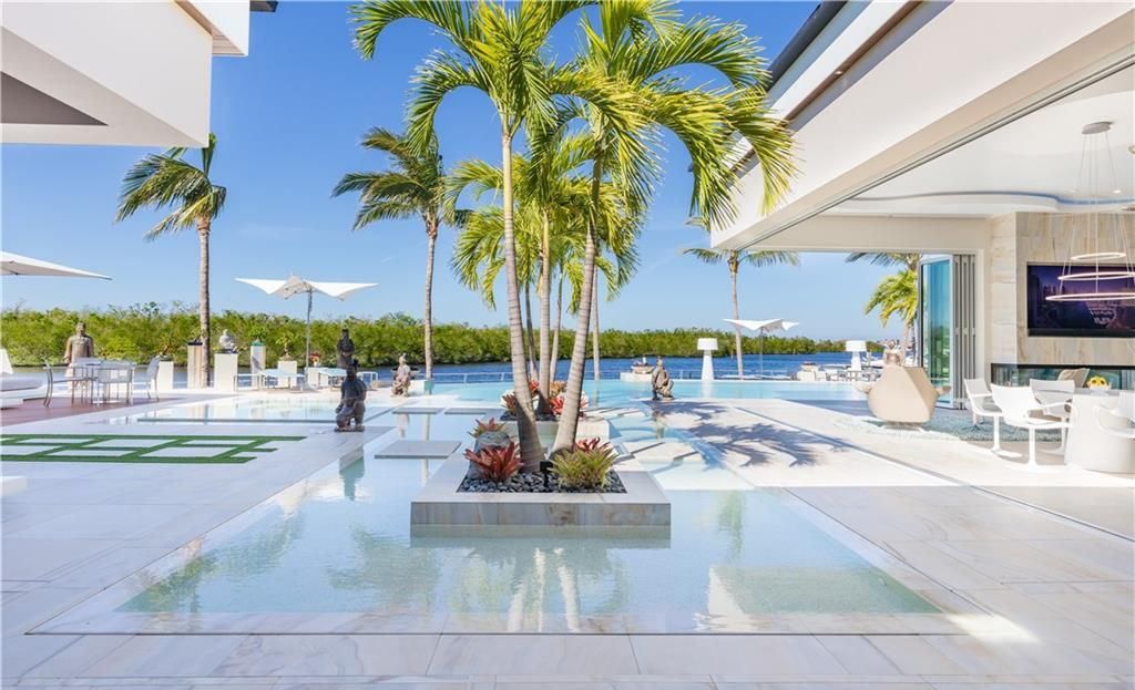 103 Montrose Drive, Fort Myers, Florida is inspired by contemporary architecture that brings ultimate lifestyle. Enjoy an expansive outdoor living area with an indoor/outdoor barbecue area.