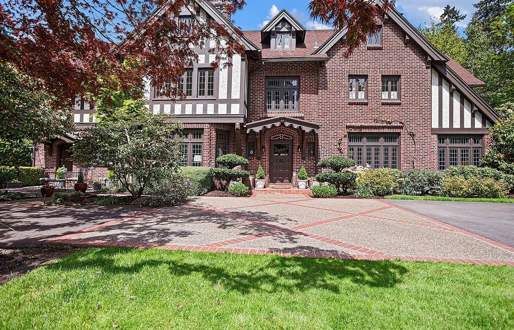 The Estate in Portland is a luxurious home featuring old world craftsmanship and extraordinary setting now available for sale. This home located at 1609 S Radcliffe Ct, Portland, Oregon; offering 05 bedrooms and 04 bathrooms with 4,580 square feet of living spaces.