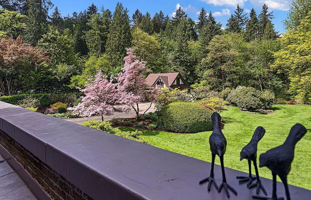 The Estate in Portland is a luxurious home featuring old world craftsmanship and extraordinary setting now available for sale. This home located at 1609 S Radcliffe Ct, Portland, Oregon; offering 05 bedrooms and 04 bathrooms with 4,580 square feet of living spaces.