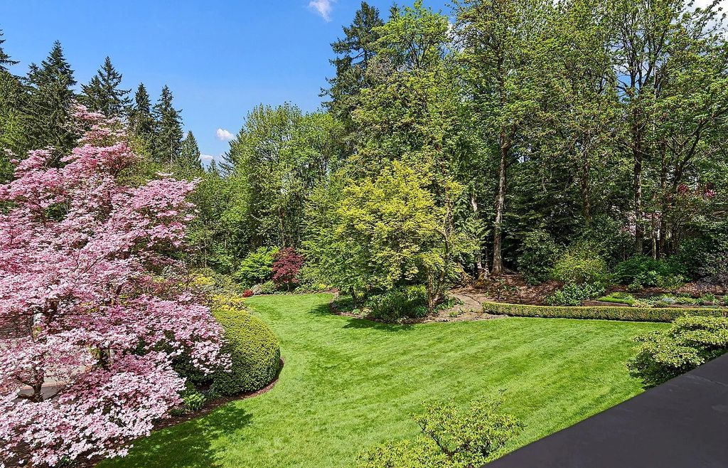 The Estate in Portland is a luxurious home featuring old world craftsmanship and extraordinary setting now available for sale. This home located at 1609 S Radcliffe Ct, Portland, Oregon; offering 05 bedrooms and 04 bathrooms with 4,580 square feet of living spaces.