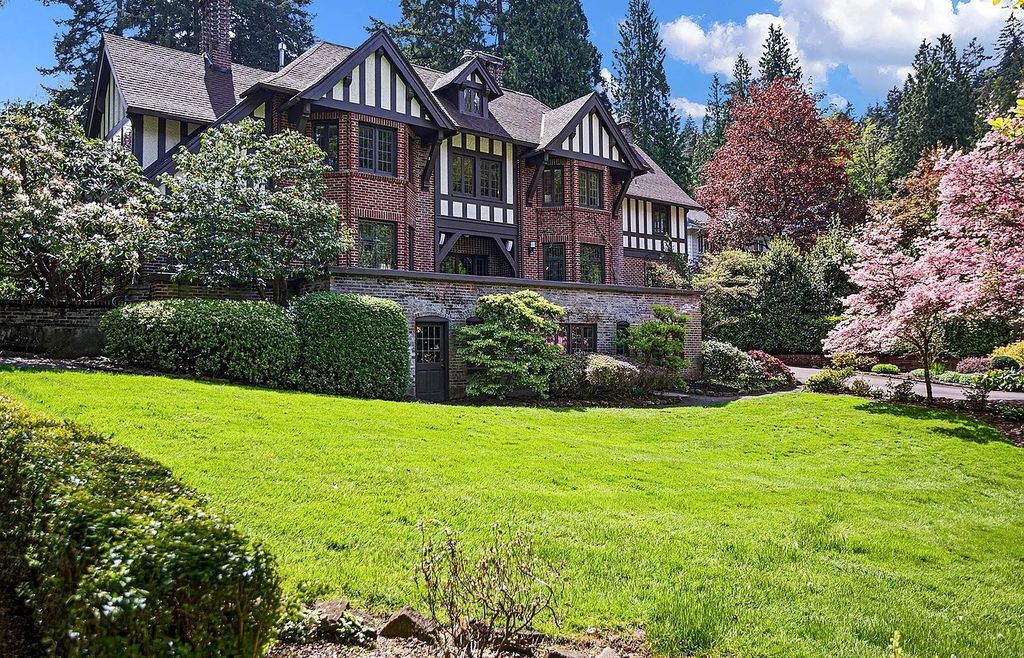 The Estate in Portland is a luxurious home featuring old world craftsmanship and extraordinary setting now available for sale. This home located at 1609 S Radcliffe Ct, Portland, Oregon; offering 05 bedrooms and 04 bathrooms with 4,580 square feet of living spaces.