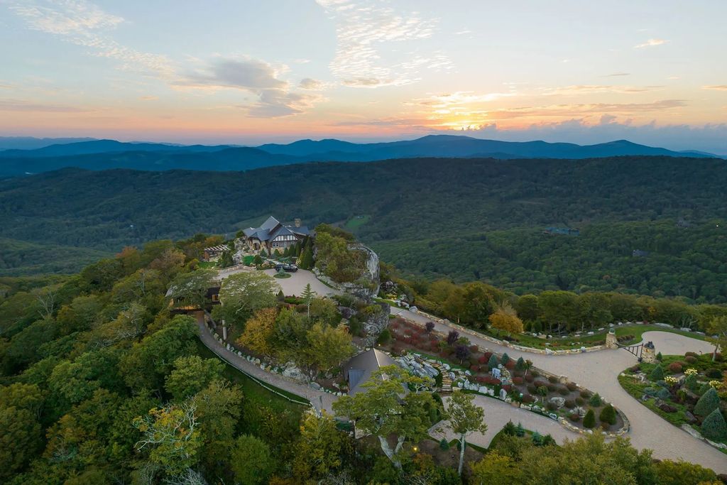 The House in Linville is a spectacular setting offering a entertaining space with views of Grandfather Mountain, now available for sale. This home located at 1907 Flattop Cliffs Ln, Linville, North Carolina
