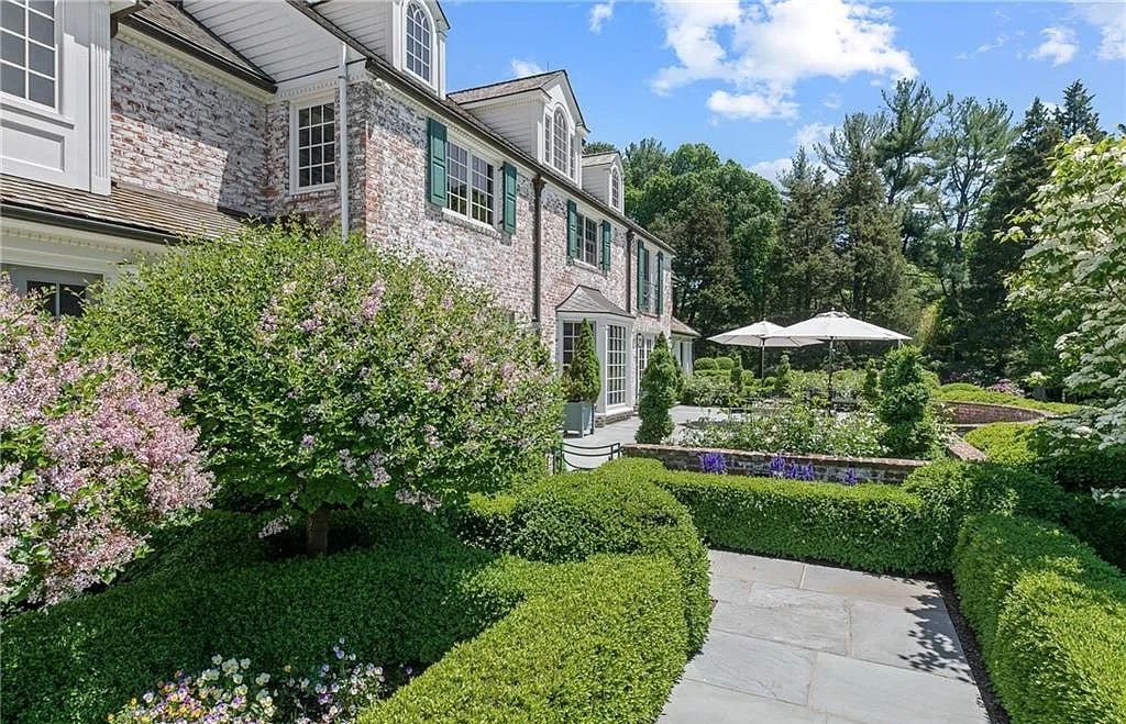 The Estate in New Canaan is an inspired Georgian style house privately set behind gates within 4.2 acres of beautifully landscaped garden, now available for sale. This home located at 1024 Smith Ridge Rd, New Canaan, Connecticut