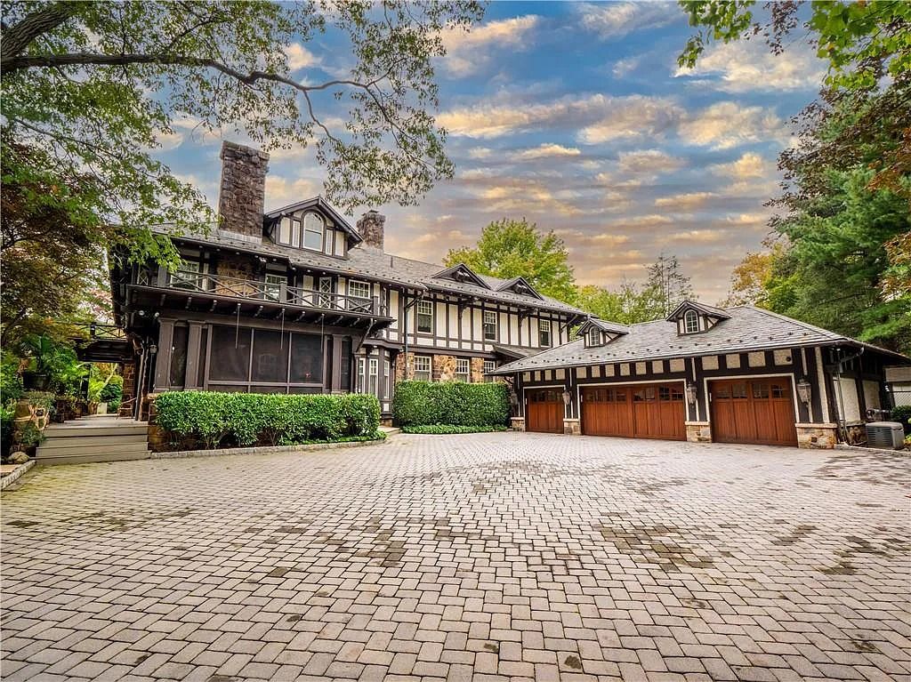 The Home in Staten Island is a luxurious home with inviting escape, the beautifully landscaped now available for sale. This home located at 60 Saint James Pl, Staten Island, New York