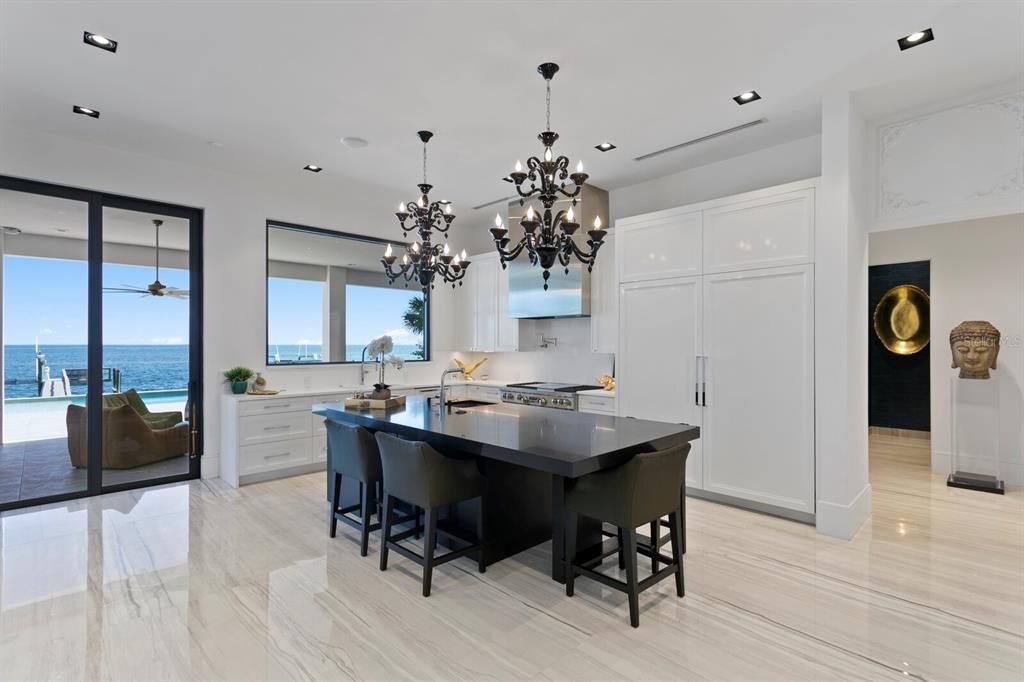 4611 Bayshore Boulevard NE, Saint Petersburg, Florida, is one of the most modern home with refined finishes and panoramic views of the Bay.