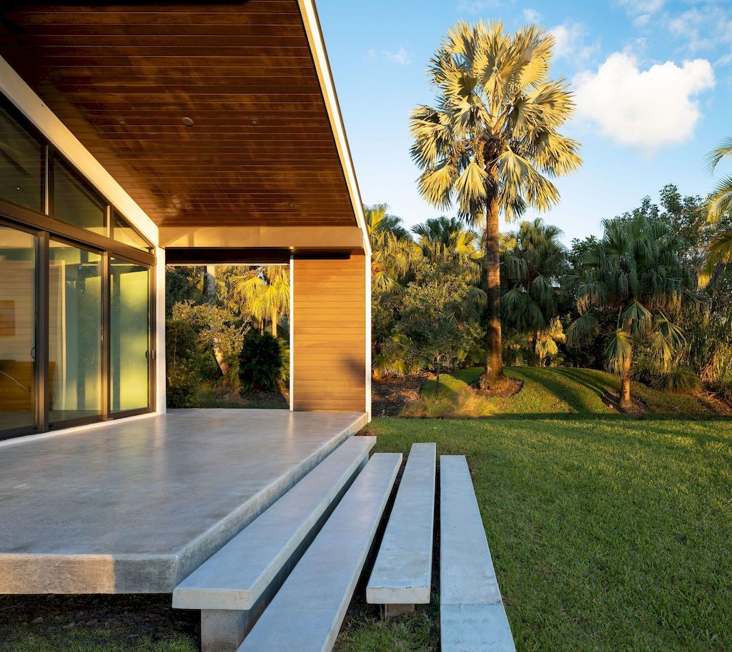 Windmill Ranches House in Florida by SDH Studio Architecture + Design