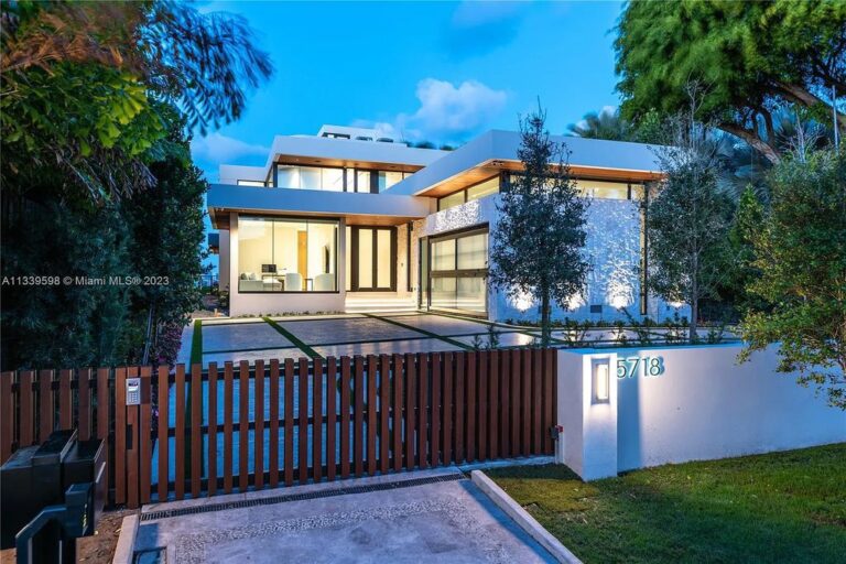 A Waterfront Residence Located on Prestigious North Bay Road in Miami ...