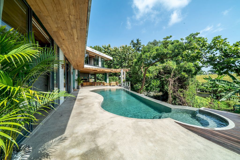 BPE House, blend of sustainable living and nature by Bali Gedeg Builders