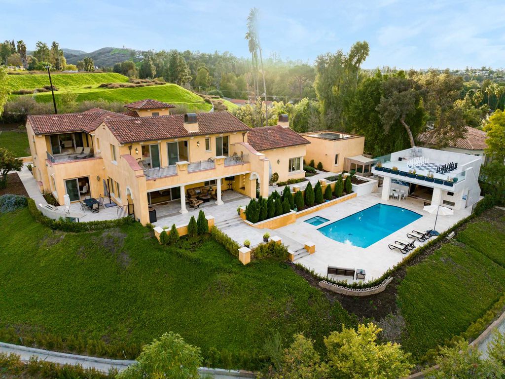 This beautiful Tuscany-inspired estate is located at 19609 W Citrus Ridge Dr, Tarzana, California. Built in 2015, the property sits on a vast 1.66-acre lot and boasts sweeping city light views. The house features 5 bedrooms and 7 bathrooms, with a living area of 6,581 square feet. 