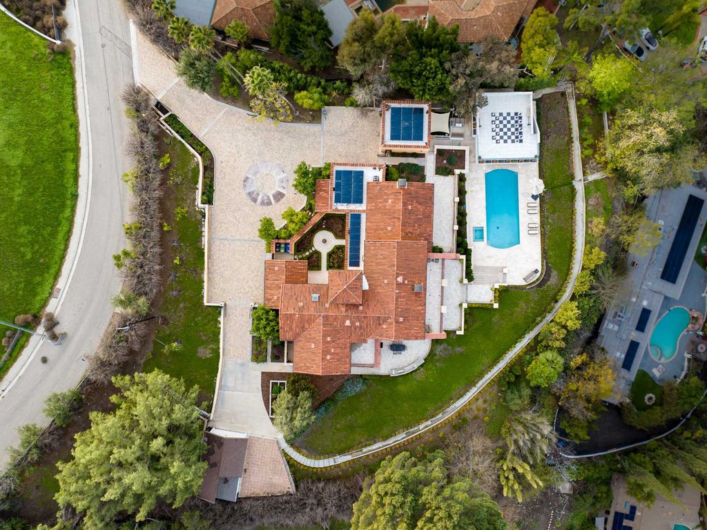 This beautiful Tuscany-inspired estate is located at 19609 W Citrus Ridge Dr, Tarzana, California. Built in 2015, the property sits on a vast 1.66-acre lot and boasts sweeping city light views. The house features 5 bedrooms and 7 bathrooms, with a living area of 6,581 square feet. 