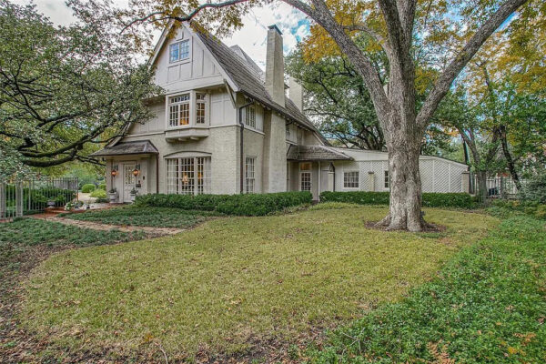 A Cherished And Historic Home In Dallas Texas Offering Panoramic Views From All Three Floors Lists The Market For $5.2 Million