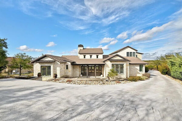 Asked For $3.0 Million, This Serene Home in Austin Texas Exudes Privacy And Convenience With Amazing Views From Every Corner