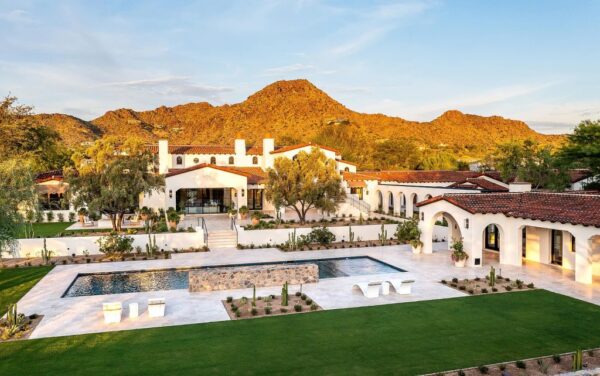 Fully Renovated With Advanced Functions, This Timeless Iconic Home in Paradise Valley Amazes Anyone With The Market Listing Price of $16.5M