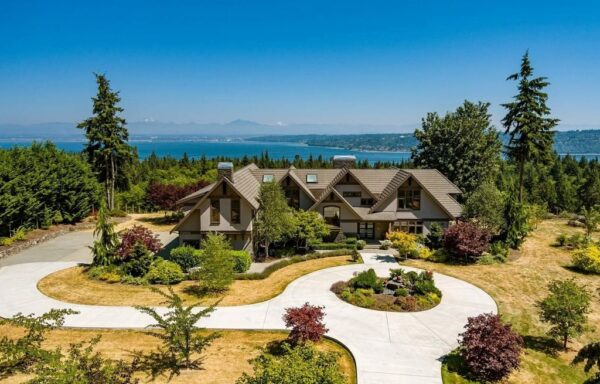 An Extraordinary Water View Estate with Elegant Design Lists for $3.7M in Clinton, WA