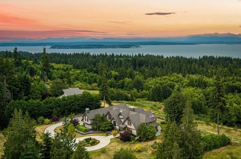The Estate in Clinton features include steel beams, vaulted ceilings & hardwood flooring throughout, now available for sale. This home located at 7265 Linda Lane, Clinton, Washington
