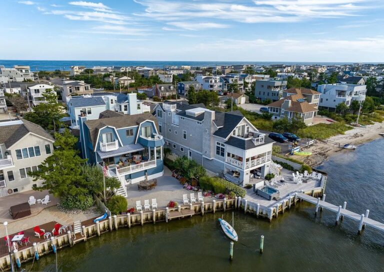 Attractive Bayfront Home with Spectacular Water Views and Stunning