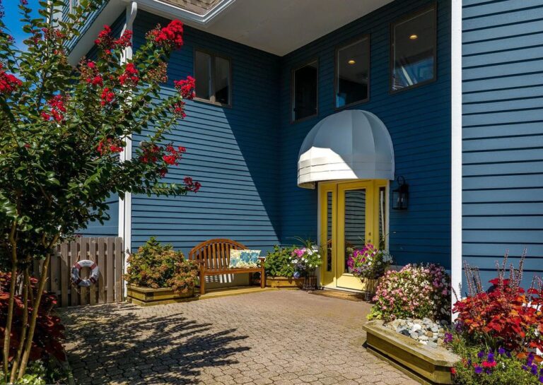 Attractive Bayfront Home with Spectacular Water Views and Stunning