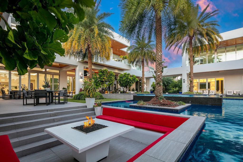 1104 Seminole Boulevard, Villa Azura at Seminole Landing is a contemporary architectural masterpiece nestled in the oceanfront community of North Palm Beach, Florida.