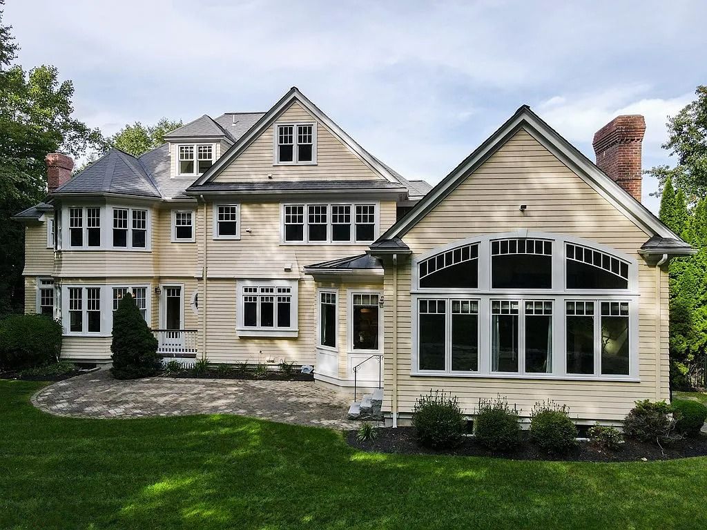 The Mansion in Lexington will allow you to appreciate the finer things in life, now available for sale. This home located at 7 Porter Ln, Lexington, Massachusetts