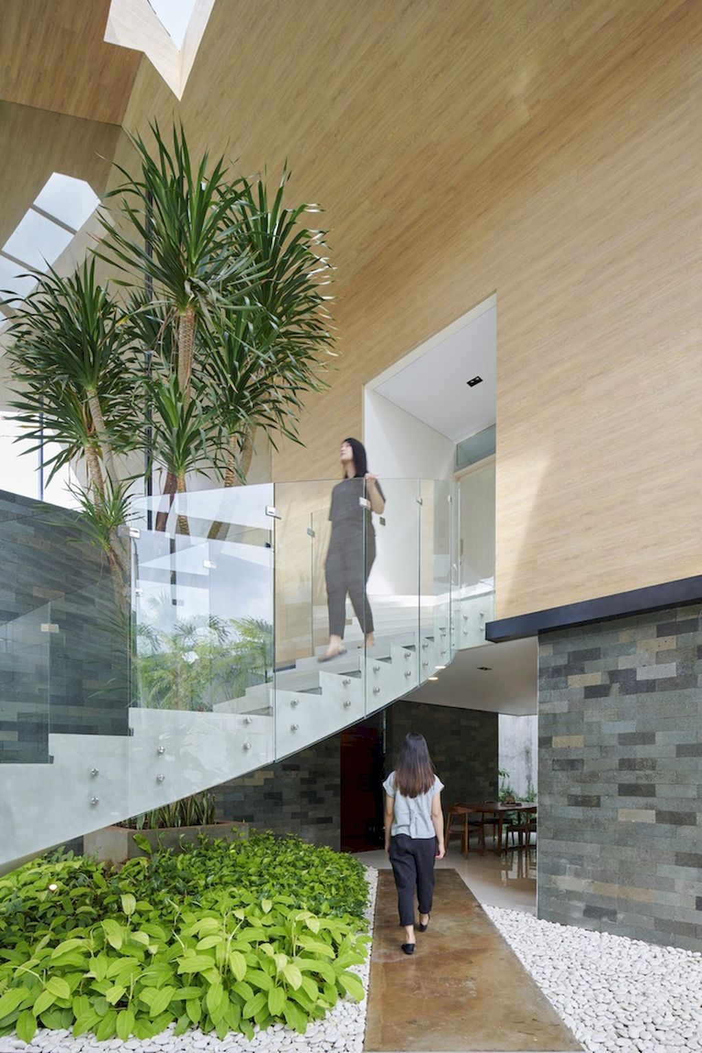 Bernaung House in tropical belt location, reach sustainability by RAD+AR