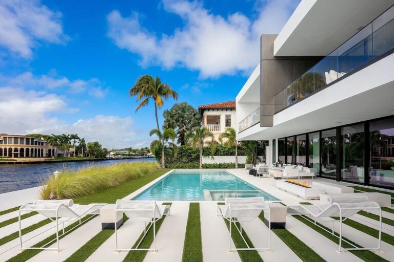 Contemporary Waterfront Mansion in Prestigious Boca Raton, Florida with Stunning Waterfront Views